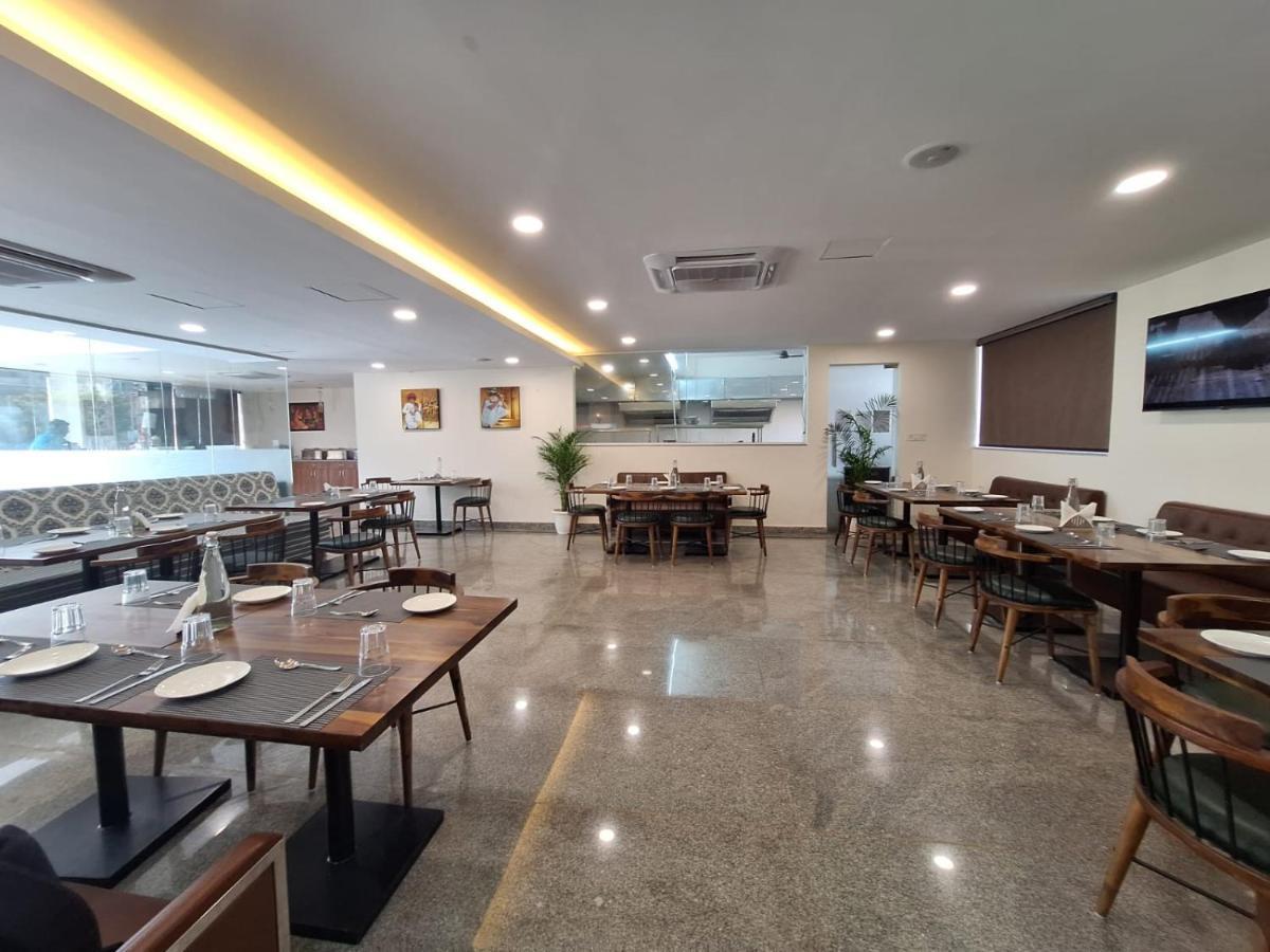 古尔冈 Rr Galaxy酒店 外观 照片